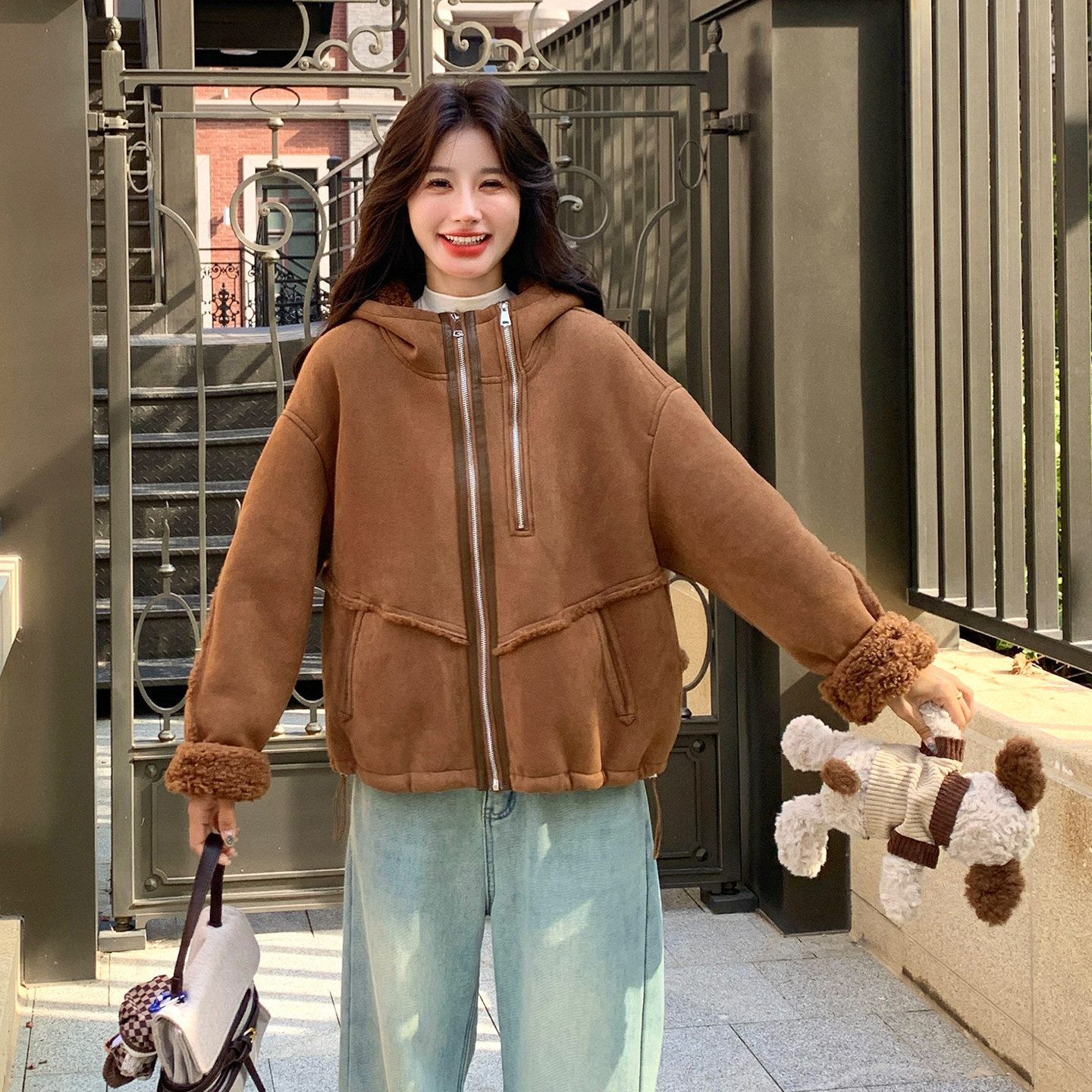 美拉德咖色羊羔毛外套女2025年冬季新款休闲保暖加绒皮毛一体上衣,女装皮草,2C306
