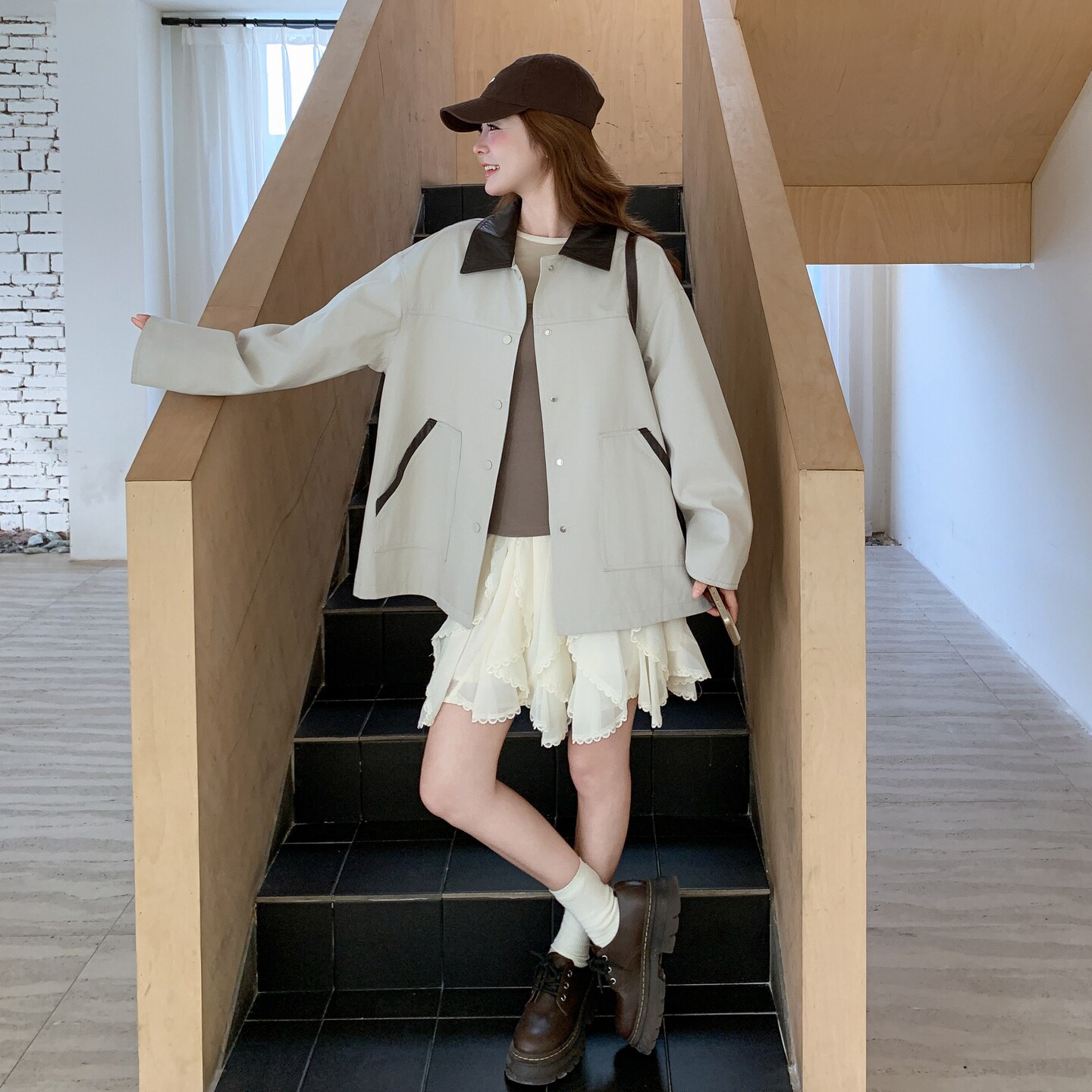 撞色翻领风衣外套女春秋2025新款学院风减龄宽松小个子大衣高级感图片