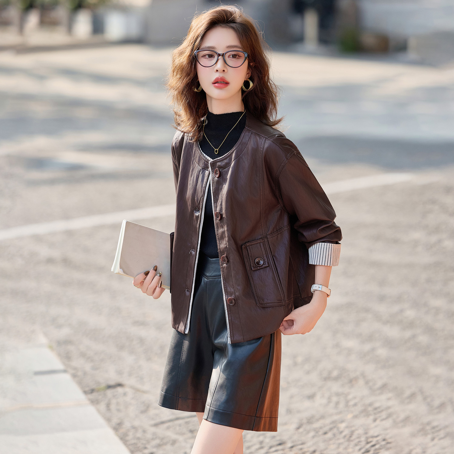 时尚条纹拼接圆领皮衣短外套女2025秋季新款宽松百搭显瘦夹克上衣图片