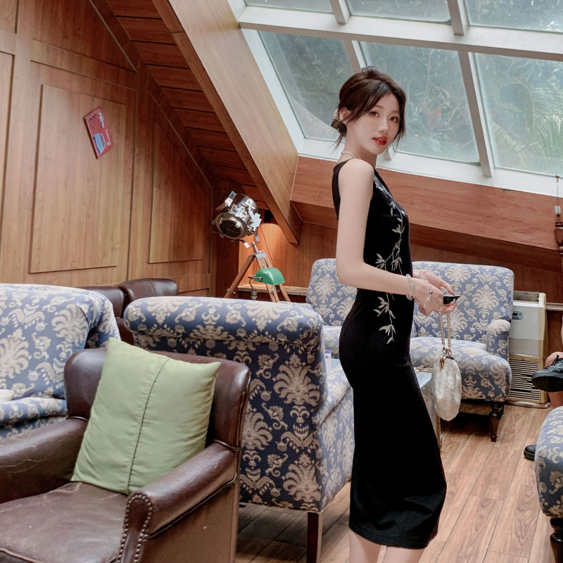 新中式风黑色一字领无袖刺绣修身连衣裙中长款L2467-P125-K165,女装连衣裙,2C276
