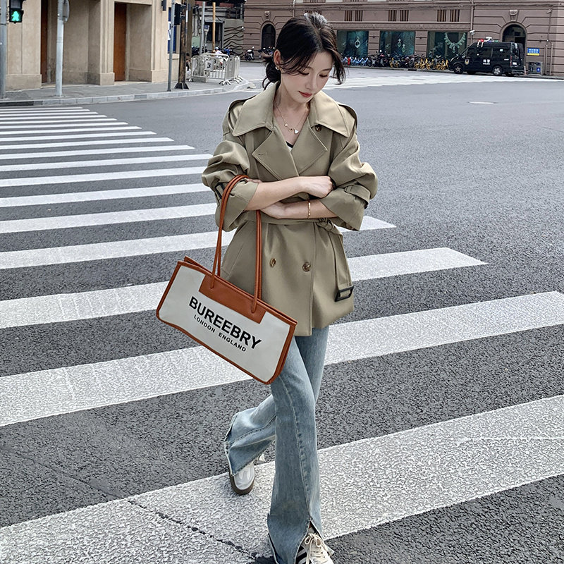 卡其色今年流行高级感风衣外套女2023秋新款英伦风小个子收腰大衣,女装风衣,2C127