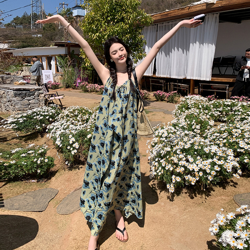 法式设计感碎花连衣裙女2025夏新款宽松显瘦度假风惊艳绝美吊带裙,女装连衣裙,2C177