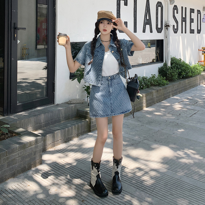 韩版俏皮减龄钩花牛仔套装女2025夏季新款显瘦上衣a字短裙两件套,女装套装/套裙,2C107