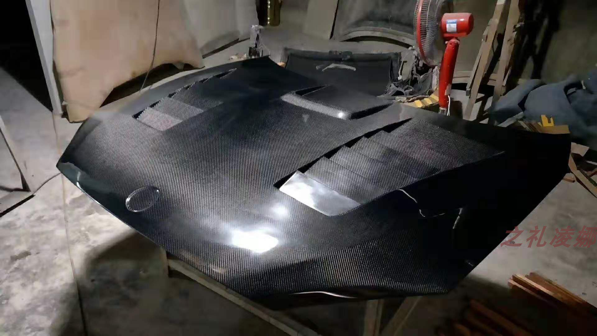 Suitable for BMWX1E84 carbon fiber hood retrofit BMWX1 Carbon fiber drilling engine lid