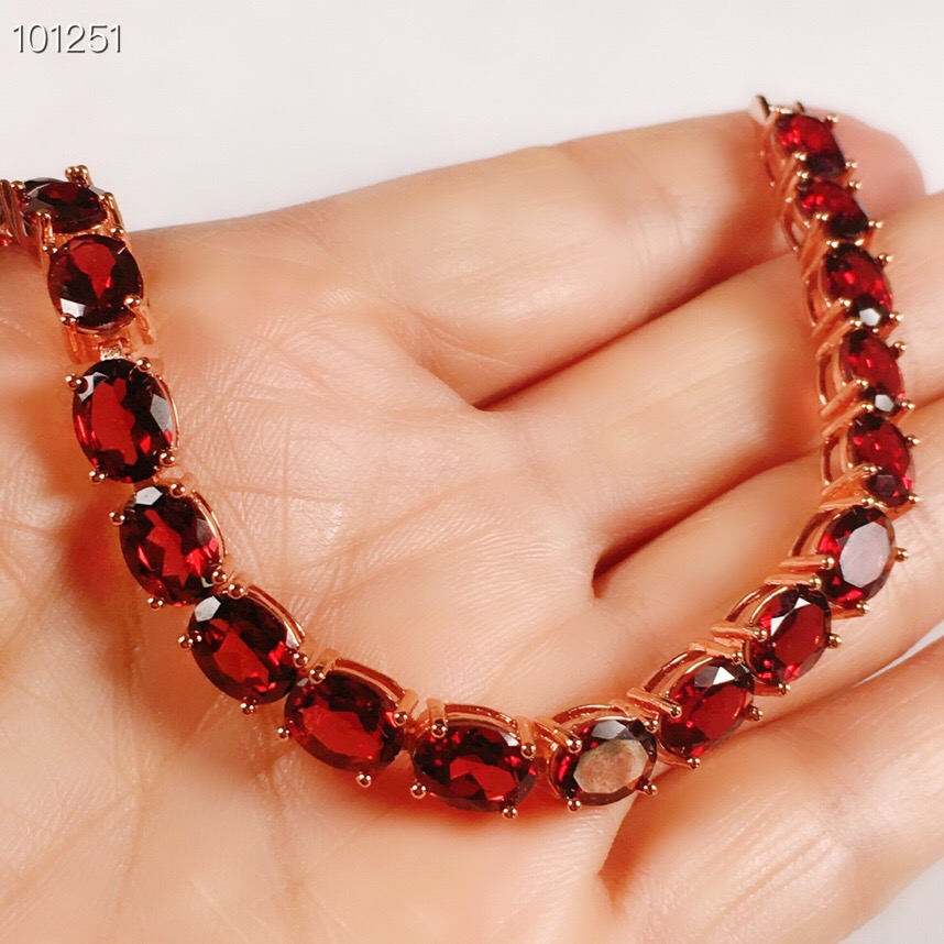 Simple atmosphere around the hand A week shining wine red S925 silver natural garnet bracelet women beautiful value