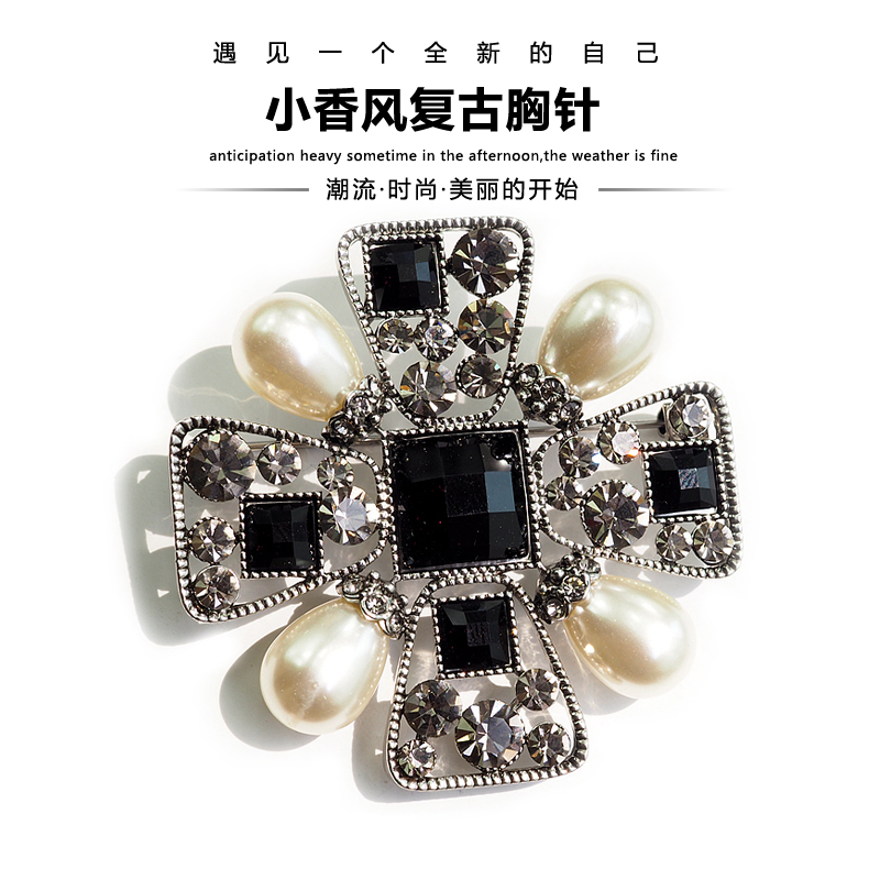 Hương thơm nhỏ trâm cài nữ lớn huy hiệu thời trang retro khí chất ngọc trai rỗng mạ vàng ghim cài áo vest nam Chanel