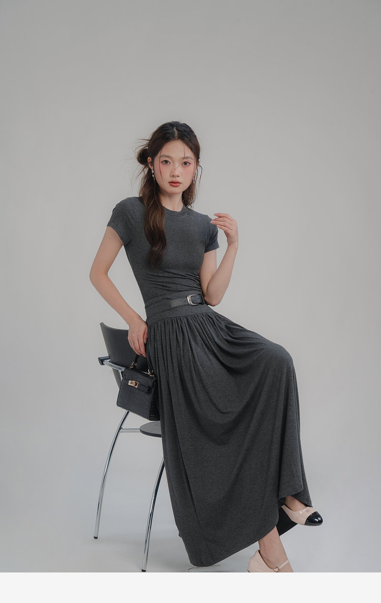 Стильные костюмы loveheynew气质简约时尚套装女春夏新款修身显瘦短t半身裙两件套