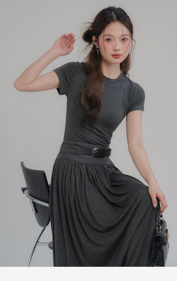 Стильные костюмы loveheynew气质简约时尚套装女春夏新款修身显瘦短t半身裙两件套