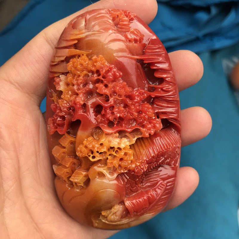 Longling imitation Huanglong jade welcome Songshan water put pieces of beautiful color carved jade landscape painters play pieces of jade handle pieces of men and women