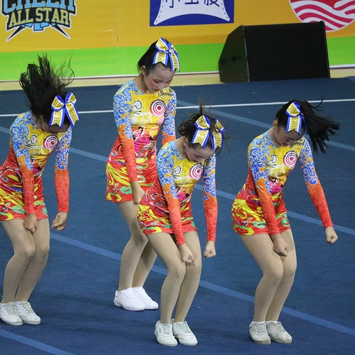 Custom Chiarleading Competition Completing Complaying Team Team Performance Соревновательные гониннар одежда танец танец новая модель 19 мужчин