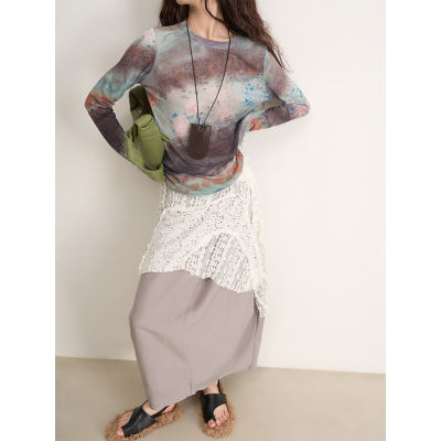 LANVIVIER's additive dressing technique features exquisite variations: irregular lace mesh layering with fashionable lace-up curtains