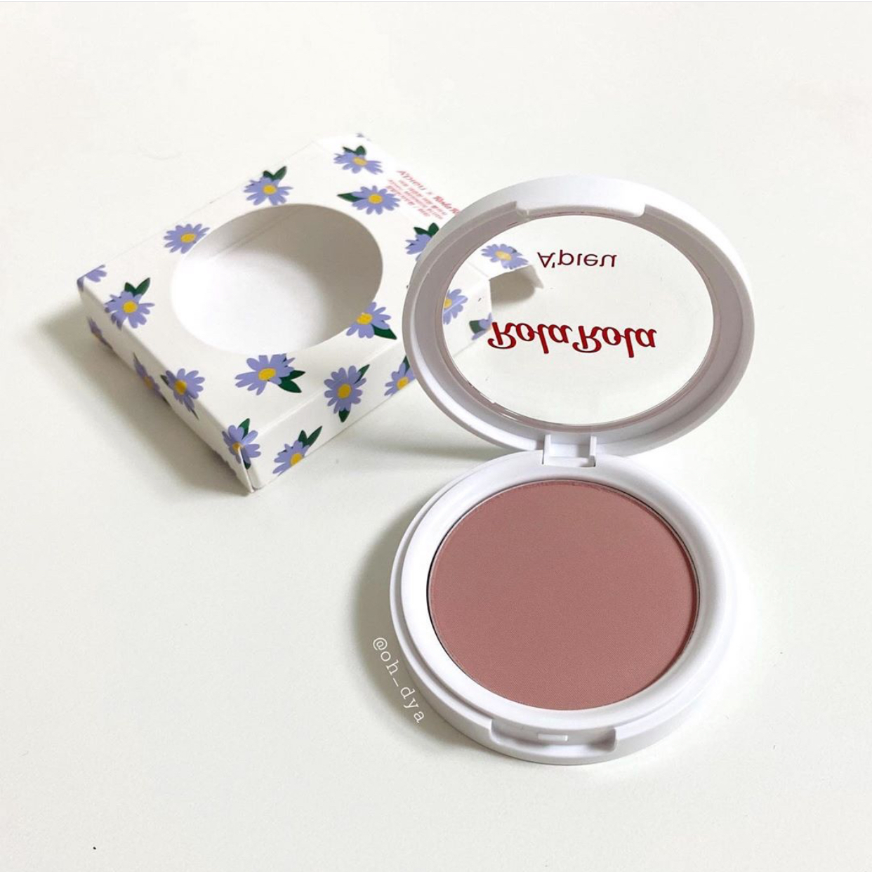 Rose bean sand Korea apieu X rola rola qualified with small crummy white box blush BE02 spot