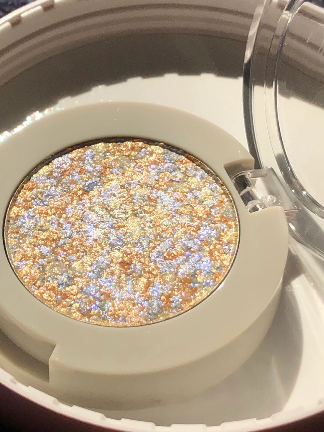 Ah, it's really a big flash, they bought me unny monochrome eye shadow f122 galaxy diamond blueberry milk jelly big flash