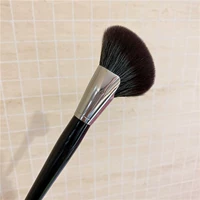 Большая кисть для контуринга, коррекция силуэта