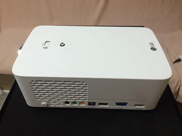 LG PF1500G HD nhà 1080p doanh nghiệp cầm tay mini micro máy chiếu 3D điện thoại di động LED máy chiếu - Máy chiếu