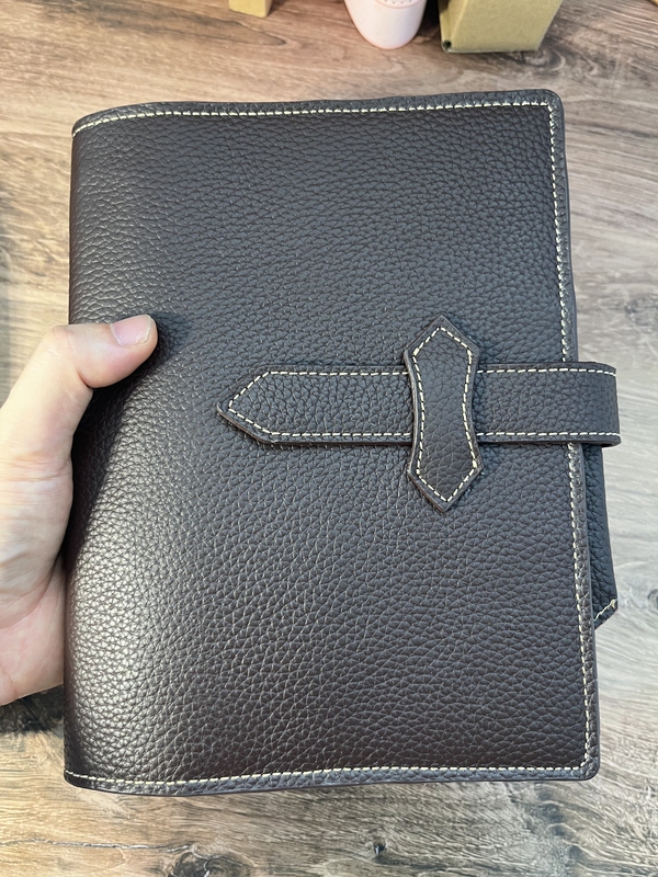 Litchi-Patterned First-Layer Leather, Coffee-Colored, Vintage, Niche, Loose-Leaf, Can Hold Tablets, for Researching Information, Business Planner, Notebook Litchi-Patterned First-Layer Leather, Coffee-Colored, Vintage, Niche, Loose-Leaf, Can Hold Tablets, for Researching Information, Business Planner, Notebook