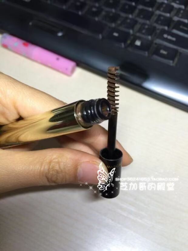 Thái Lan Mistine3D từ lông mày bút chì nhuộm lông mày kem ba trong một bộ xoay chính hãng không thấm nước và mồ hôi kẻ mày the face shop bảng màu
