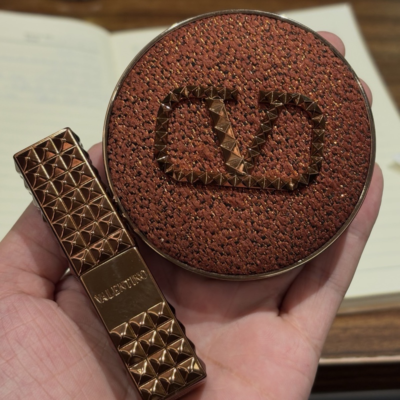 Limited Edition Packaging Valentino Watery Cushion Long-Lasting Foundation Refillable White Cushion Blue Cushion