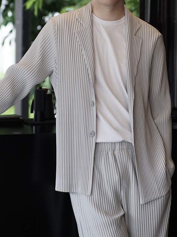 Men's Suit with a High-End Feel, Casual Blazer, Japanese Issey Miyake Style Pleated Suit, Cleanfit Minimalist and Luxurious Style