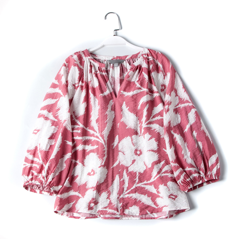 Plus-Size Women's Clothing, Bust Size 104-132, Gentle Style Printed Shirt for Plus-Size Women, Lantern Sleeves, V-Neck, Loose and Versatile Top