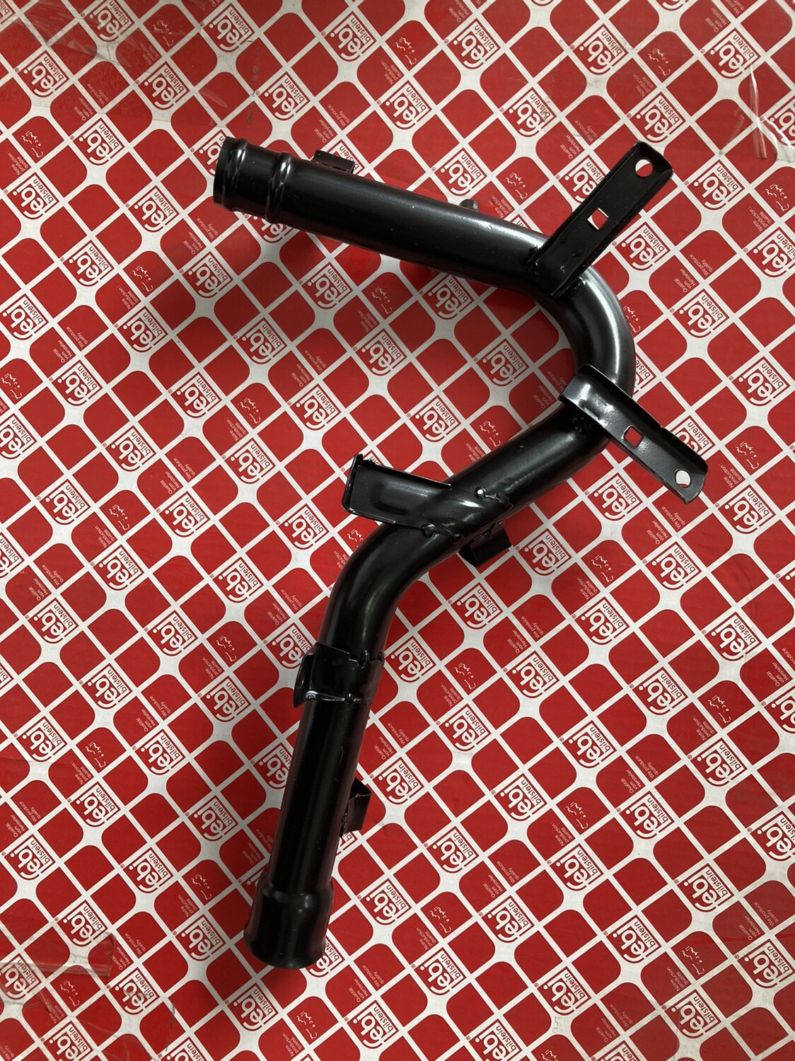 Suitable for Roewe 550 750 MG7 6 3 water pump iron water pipe engine cooling water pipe water pump inlet