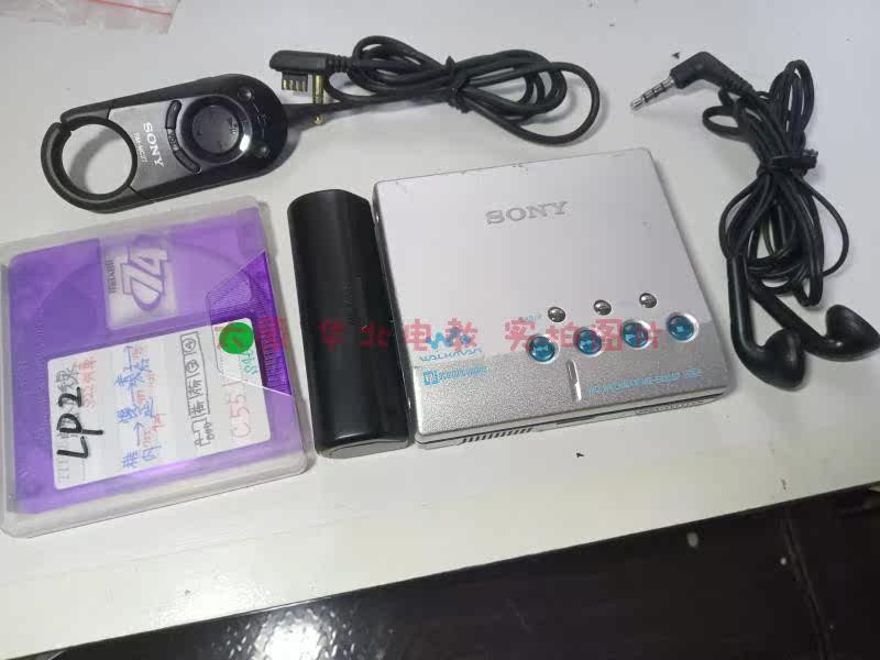 SONY MZ-E810SP Single - Play with battery box wire control headphones are normal