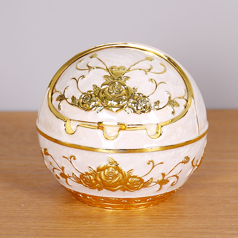 Russia with a lid fashion creative personality trend multi-functional living room large retro European household ashtray