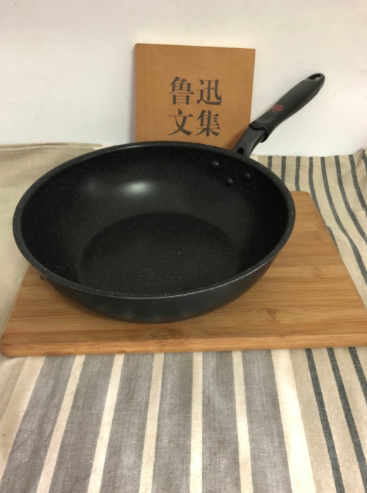 Send wooden shovel marble pot 28cm non-stick marble frying pan frying pan non-stick pot daily export