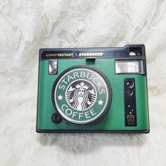 Passend für Starbucks LOMO Co-Branding Polaroid Kamera Objektivdeckel Schutzhülle Niedlicher Cartoon mit Anti-Verlust-Seil 43