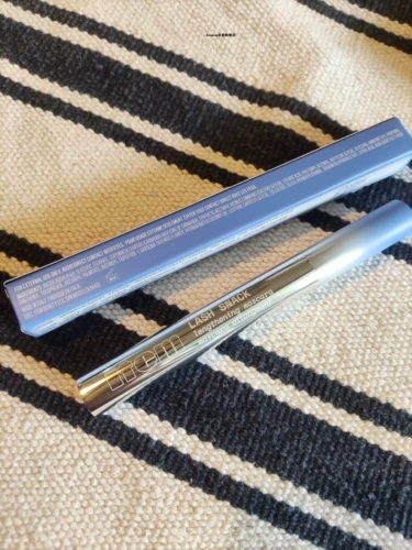 Предмет красота от Addison Rae Lash Snack