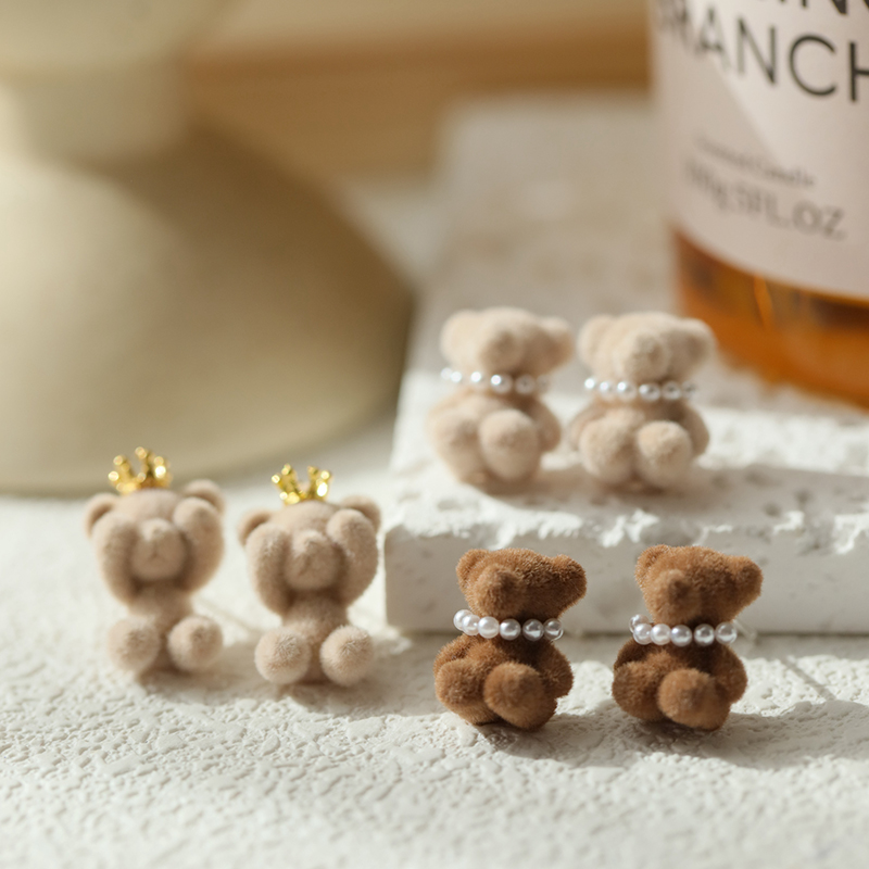 Cute little bear flocking earrings 2023 new exploits autumn and winter retro small crowdsourced design Unique earnds sweet and beautiful ear decoration-Taobao