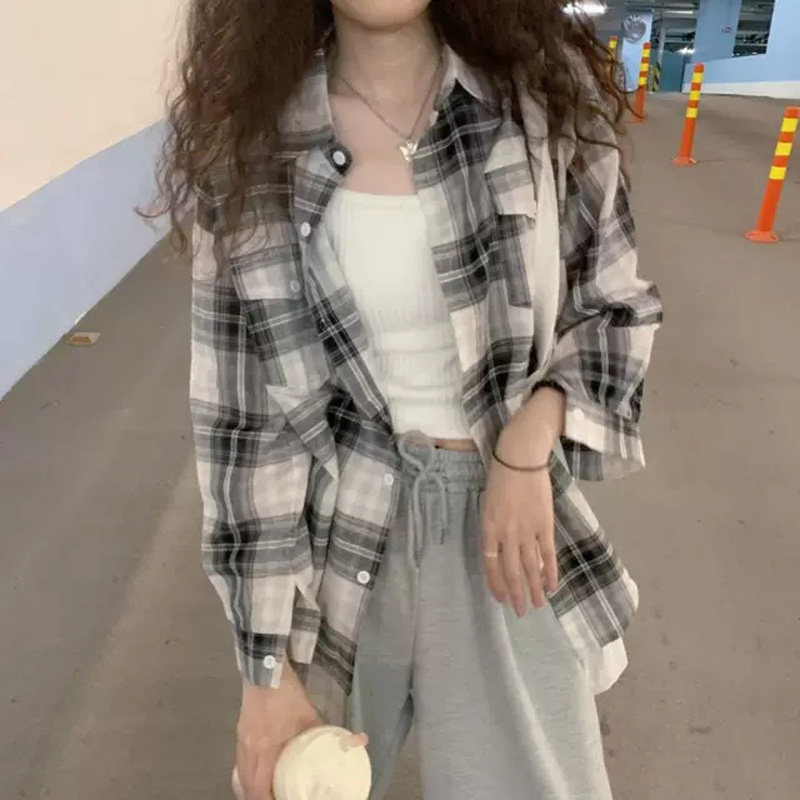 Plaid shirt spring thin section woman retro port Taste Blouse Design Sensation Temperament Shirt Breathable Long-sleeved Sunscreen Jacket