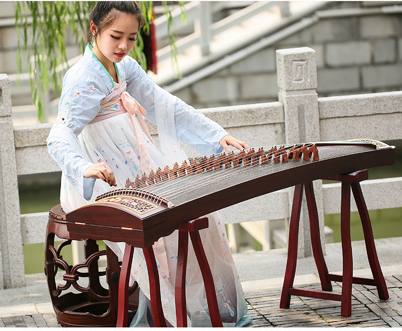 Окно розового дерева цветок ласточка цветочный аромат_15.jpg