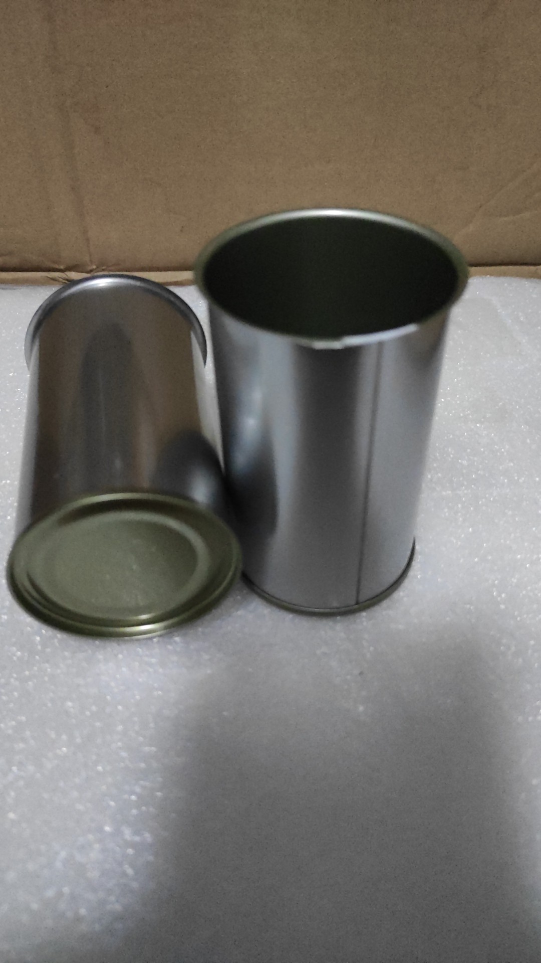 Small number of iron jars small jar of tea jar with no lid