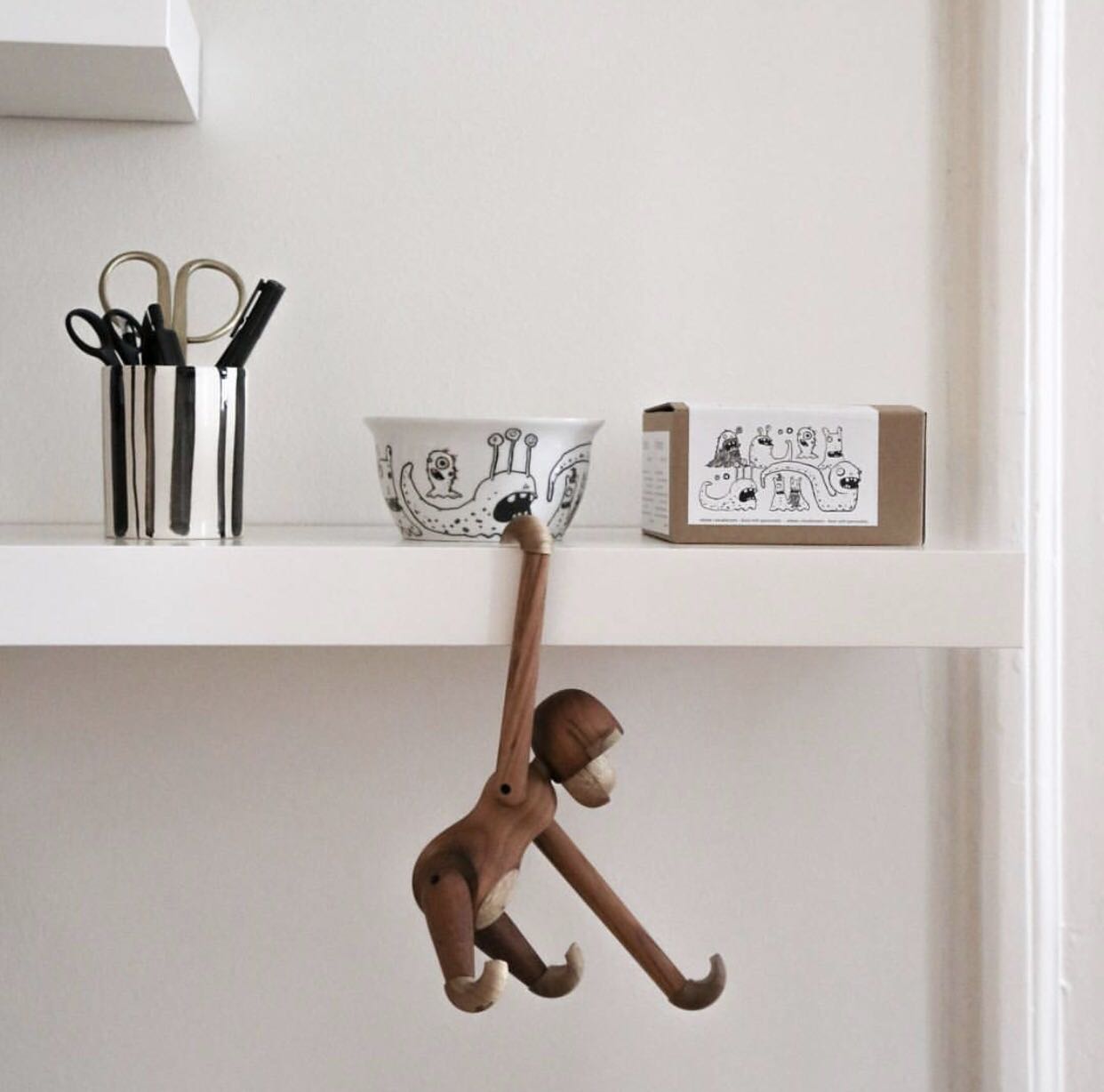 Custom INS Wind Wood Monkey Pendulum Pieces Children Small Doll Baby Birthday Holiday Gift Home Soft Clothing Boutique