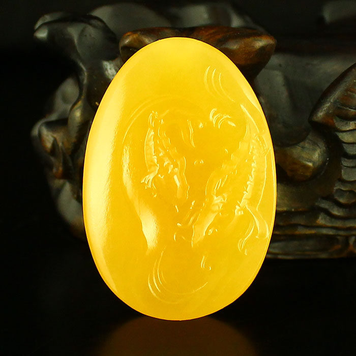 One-price natural Indonesian Jintianhuang Seiko carving 33g pendant pendant with more than one certificate every year