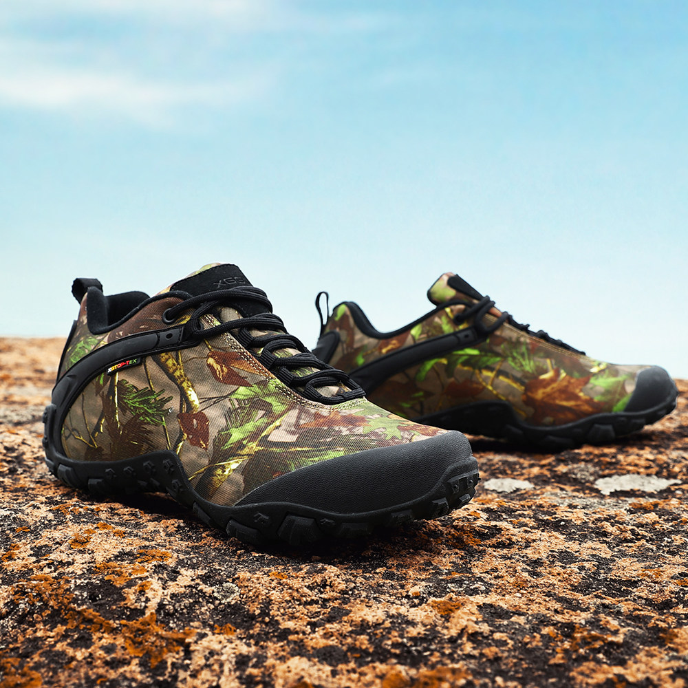 Mountaineering shoes women's lightweight breathable waterproof non-slip hiking shoes men's low-top wear-resistant mountain sports couple outdoor shoes