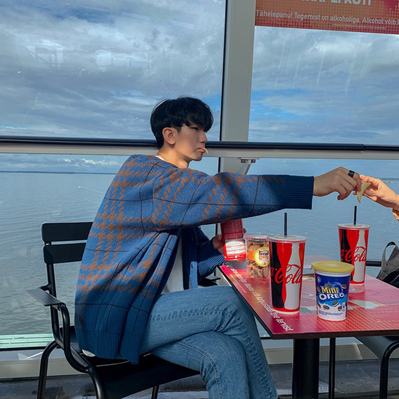 Bisher 2021 Autumn new Korean version of sweater male Korean version knitted cardiovert V collar jacket Leisure loose plaid