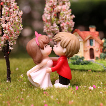 Cute Q version of bridegroom bride kiss couple hardware doll model meat potted cake decoration ornaments