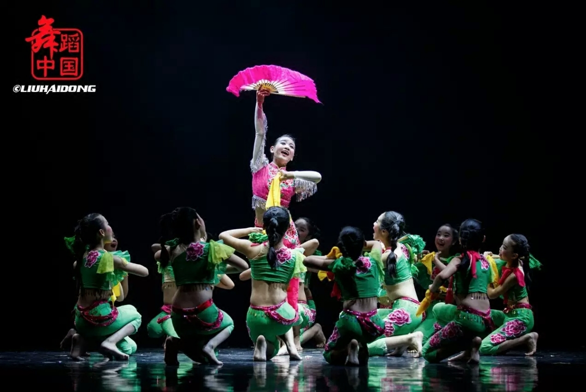 Eighth Xiaoho Wind Mining Small Chuanfu Children acting out of 61 Flower Drum Lantern Seedlings Song Fan Dance Costumes
