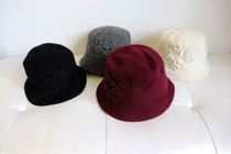 Woolen flower hat gray white red black