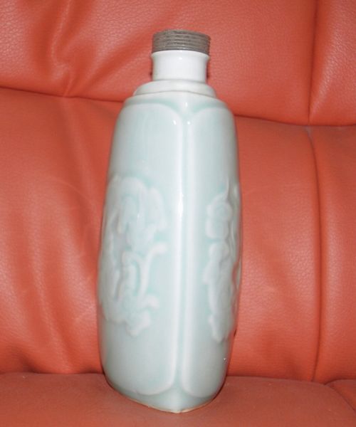 Ceramic wine bottle collection 1403 triangle half catty celadon relief early old wine bottle