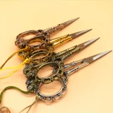 [Доставка SU] Сливы Blossom Ножницы поперечная вышивка ножницы инструмент инструмент инструмент ножницы красочные ножницы ретро скорость кожи