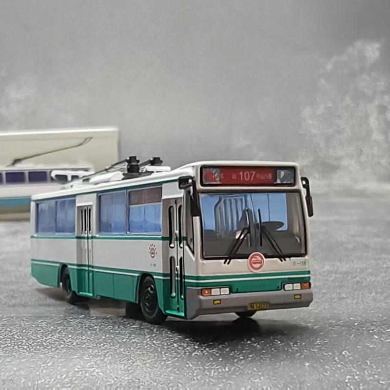 95 Cultural and Creative 1:110 Shanghai Bus Sk5105 Guangzhou Trackless Tram Small Square Head 107 Route Bus Model 95 Cultural and Creative 1:110 Shanghai Bus Sk5105 Guangzhou Trackless Tram Small Square Head 107 Route Bus Model