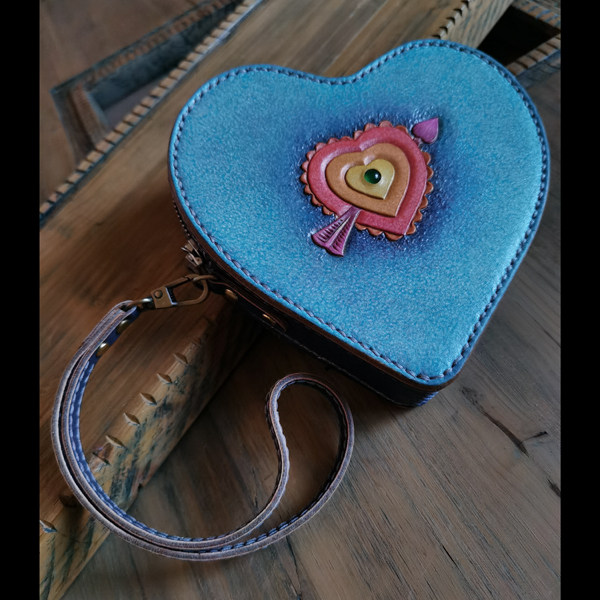 Handmade genuine leather Bull Leather Sculpture Flower Girl bookings Painted Heart-shaped Six Words Card Bag Documents lipstick with red envelope Zero wallets