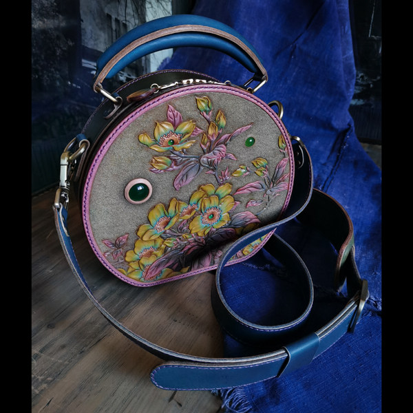 Handmade genuine leather Girls Package Gift ordering Bull Leather Sculpture Flower Painted Sea Tang Flowers Retro Woman's hand carrying inclined satchel bag