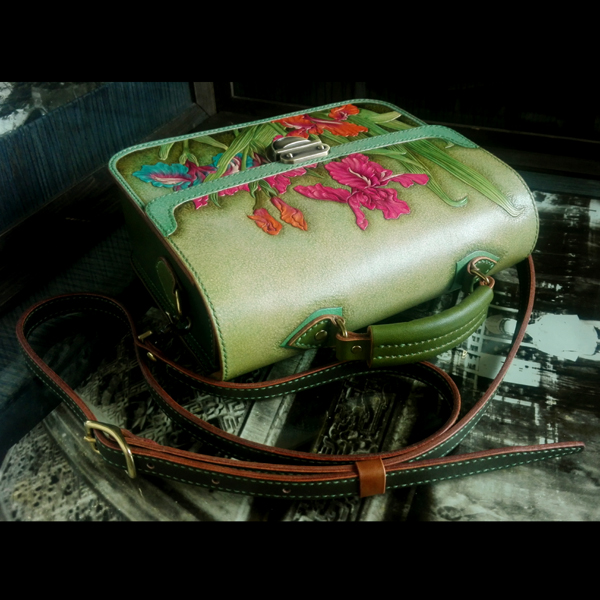 Handmade bookbinding for men's bag Bull Leather Carvings of Colorful Ploy Green Iris Flowers Women's Carry Bags Sloped Satchel