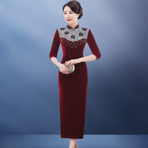 2021 new beaded gold velvet modified mother-in-law wedding dress catwalk high-end cheongsam dress