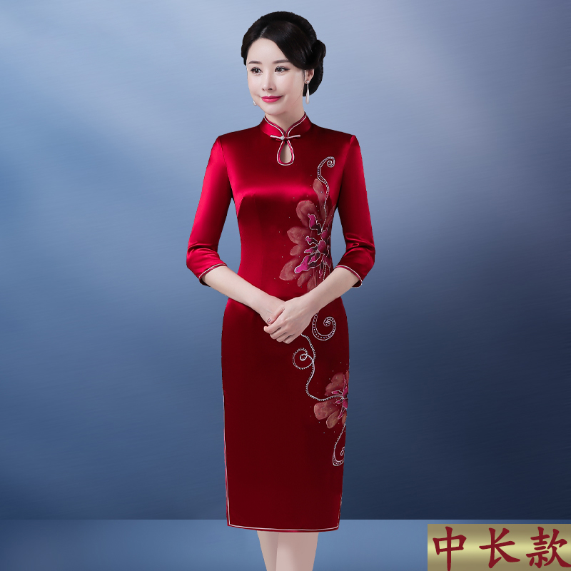 2022 new hand-painted hot diamond acetate satin mid-length version improved red cheongsam hi mother-in-law and mother wedding dress noble