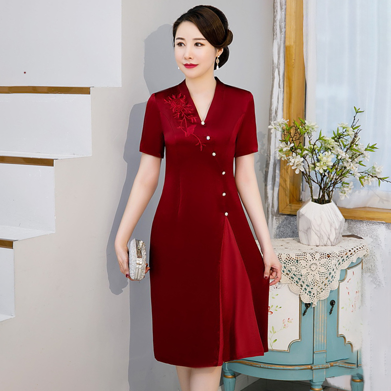 2022 Summer new embroidered imported acetate short sleeves Improved flag robes for women's wedding costumes